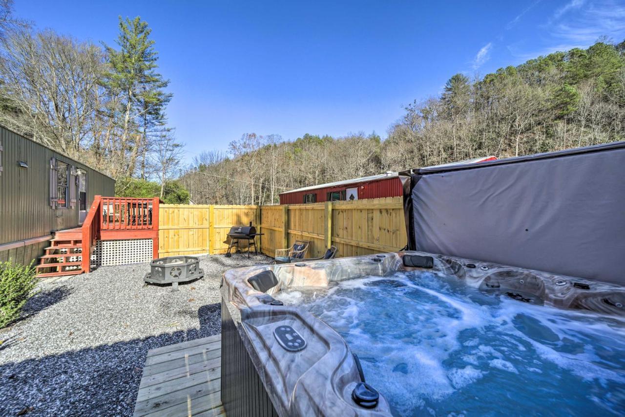Smoky Mountain Vacation Rental With Hot Tub And Kayaks Whittier Екстериор снимка