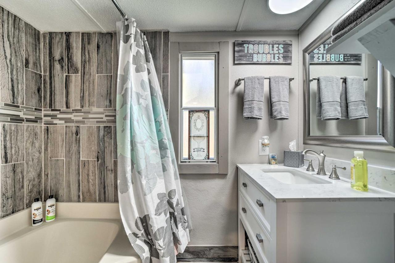 Smoky Mountain Vacation Rental With Hot Tub And Kayaks Whittier Екстериор снимка